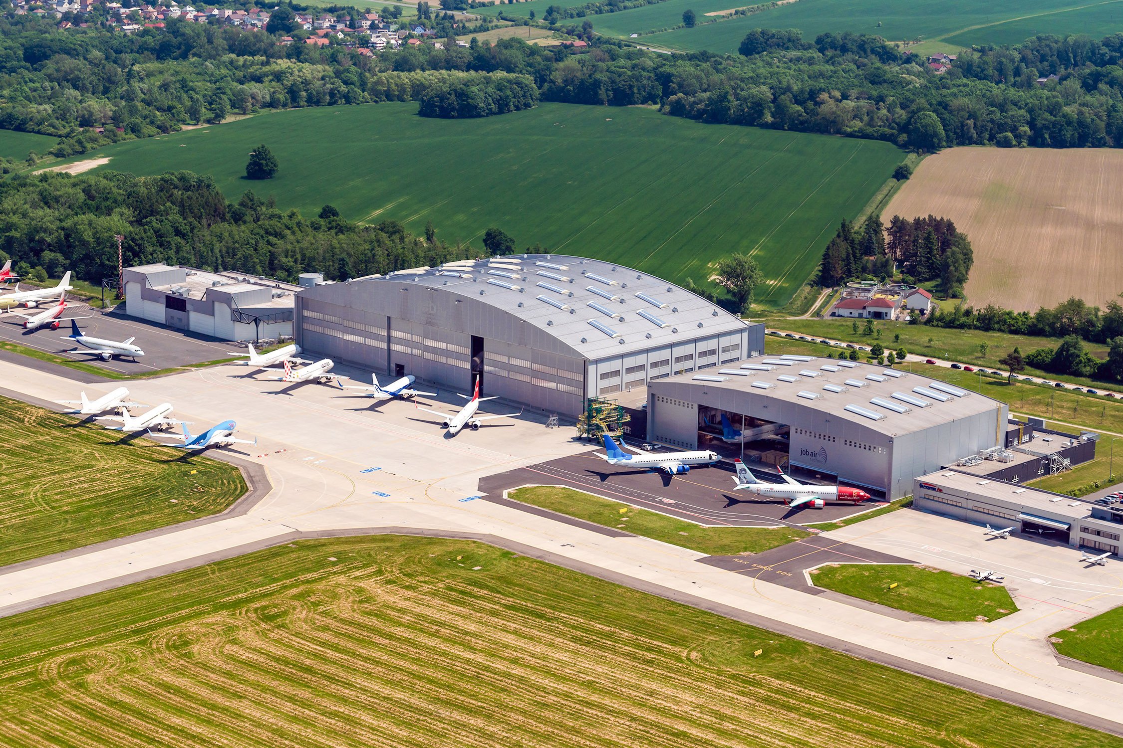 job-air-technic_new-CEO_2_hangar